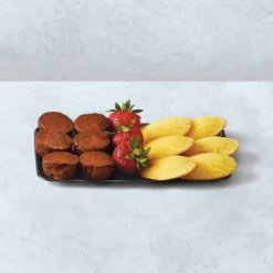 Mini Treat Tray With Strawberries, Small