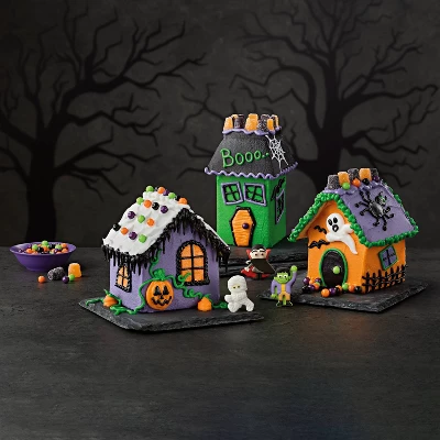 Halloween Pre-Built Village - 39.5oz - Favorite Day™ 3 Halloween Pre-Built Village - 39.5oz - Favorite Day™ - Image 3