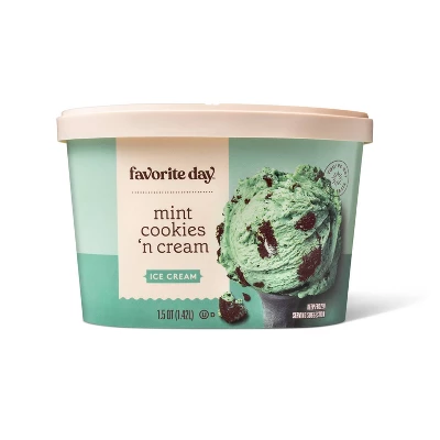 Mint Cookies & Cream Ice Cream - 48oz - Favorite Day™ 4 Mint Cookies & Cream Ice Cream - 48oz - Favorite Day™ - Image 4